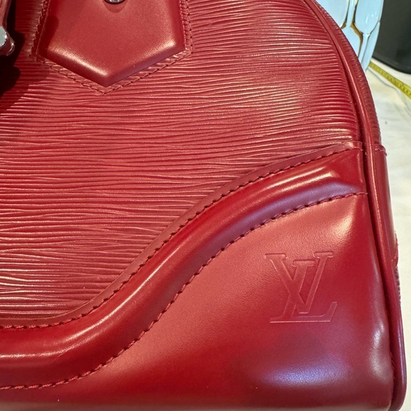 Authentic Louis Vuitton Montaigne Bowling Epi bag - Picture 9 of 16